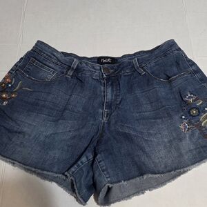 Nanette Lepore Size 14 Ladies Embroidered Distressed Denim Shorts
